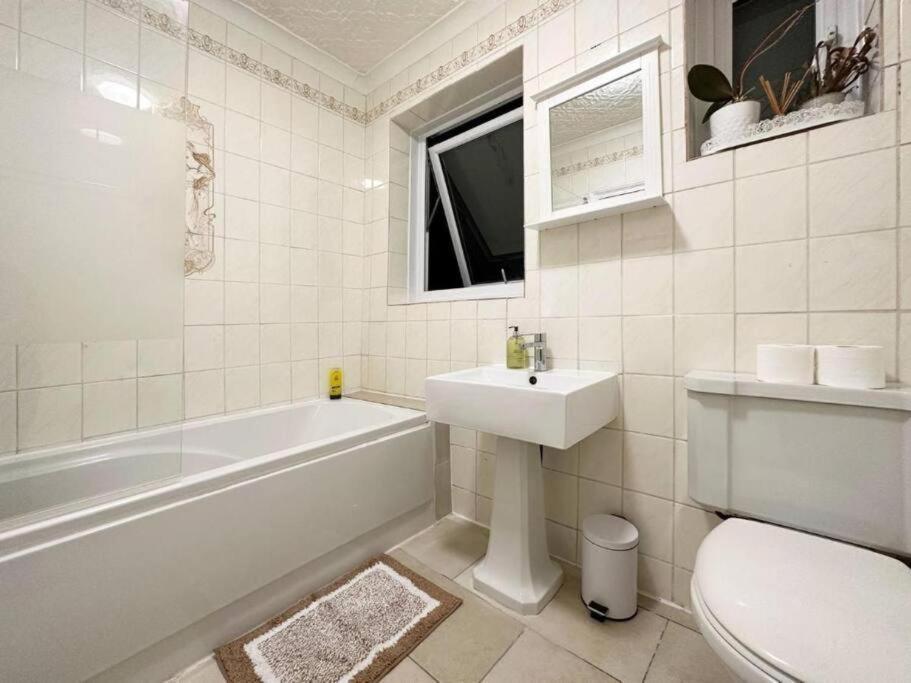 Charming 3-Bedroom Family Home Londyn Zewnętrze zdjęcie